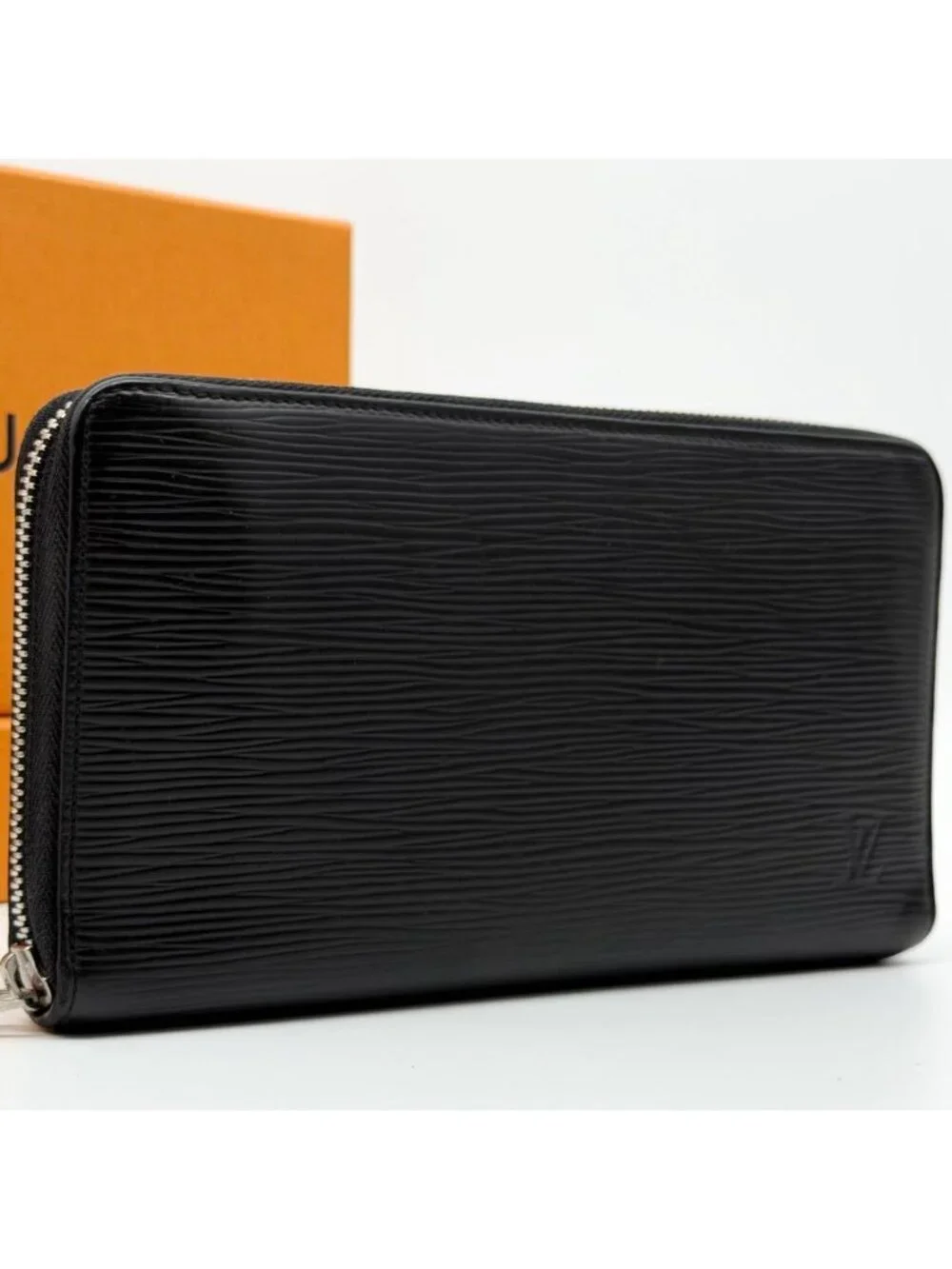 Louis Vuitton Zippy Organizer Epi Round Wallet Leather